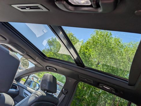 Used 2024 Cadillac XT6 Luxury w/ LPO, Floor Liner Package AWD/4WD image 15