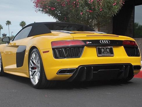 Used 2017 Audi R8 V10 w/ Carbon Exterior Package image 13