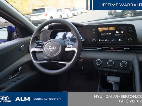 New 2026 Hyundai Elantra SE FWD image 19