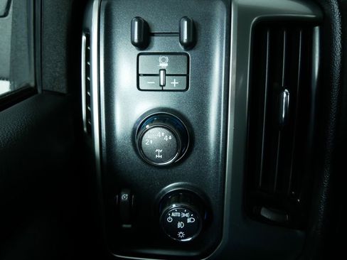 Used 2018 Chevrolet Silverado 1500 LT w/ All Star Edition image 23