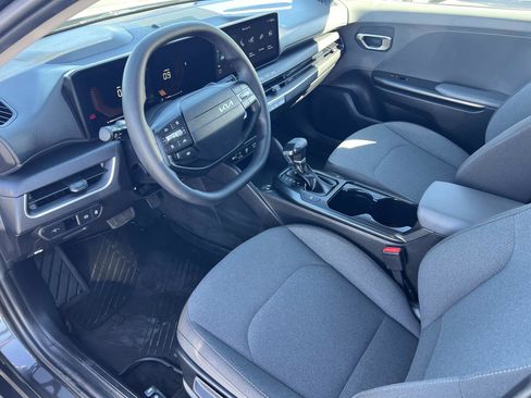 Used 2025 Kia K4 LXS image 5
