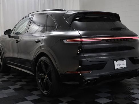 Used 2025 Porsche Cayenne GTS AWD/4WD image 16