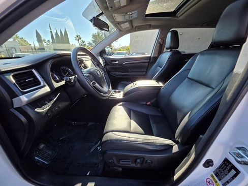 Used 2016 Toyota Highlander Limited image 18