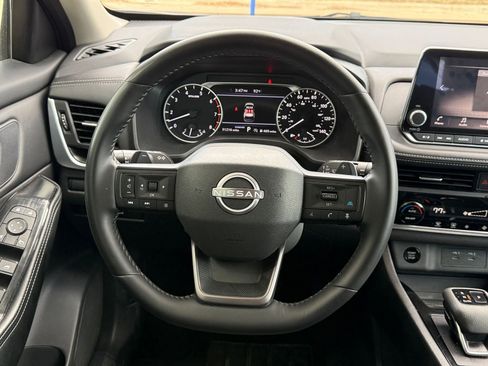 Used 2025 Nissan Rogue SV FWD image 29