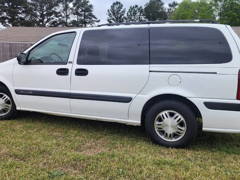 Used 2004 Chevrolet Venture LT image 3