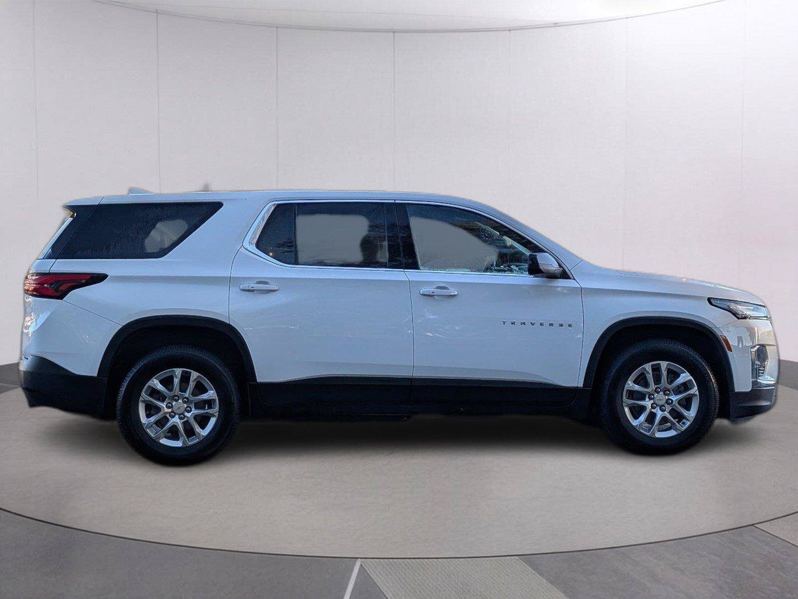 Used 2022 Chevrolet Traverse LS FWD image 8