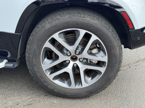 Used 2023 Land Rover Defender 110 X-Dynamic SE image 40