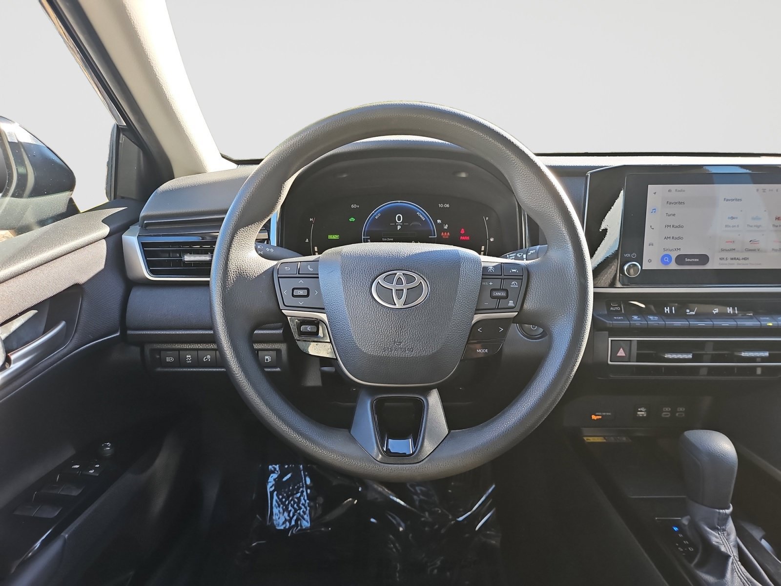 Used 2025 Toyota Camry LE FWD image 44