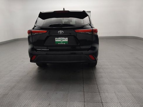 Used 2022 Toyota Highlander L FWD image 7