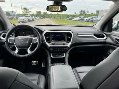 Used 2023 GMC Acadia SLT w/ Preferred Package FWD image 16