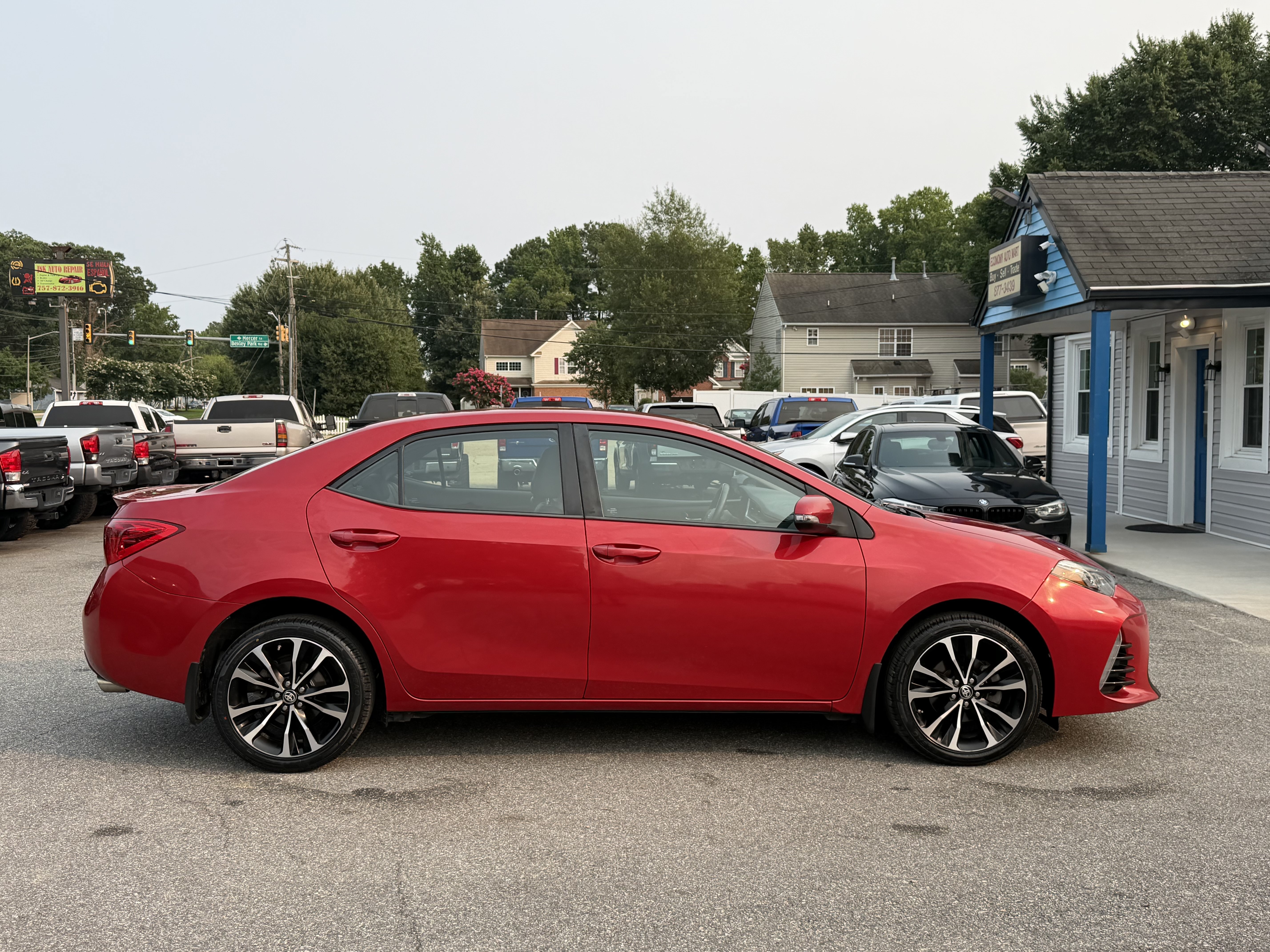 Used 2018 Toyota Corolla SE FWD image 4