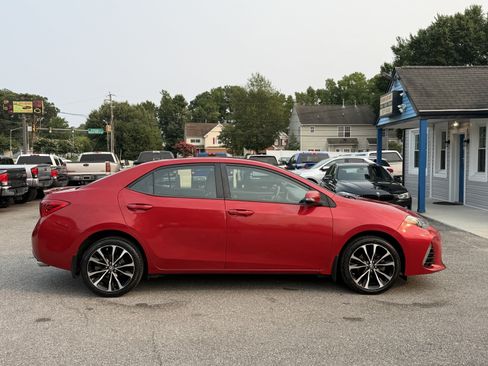 Used 2018 Toyota Corolla SE FWD image 4