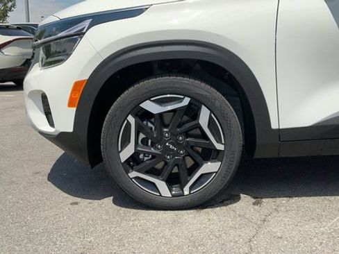 Used 2025 Kia Seltos SX AWD/4WD image 16