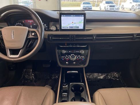 Used 2021 Lincoln Corsair AWD w/ Premium Package image 12
