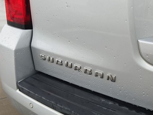 Used 2016 Chevrolet Suburban LT RWD image 11
