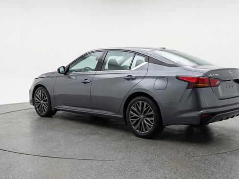 Used 2025 Nissan Altima 2.5 SV image 6