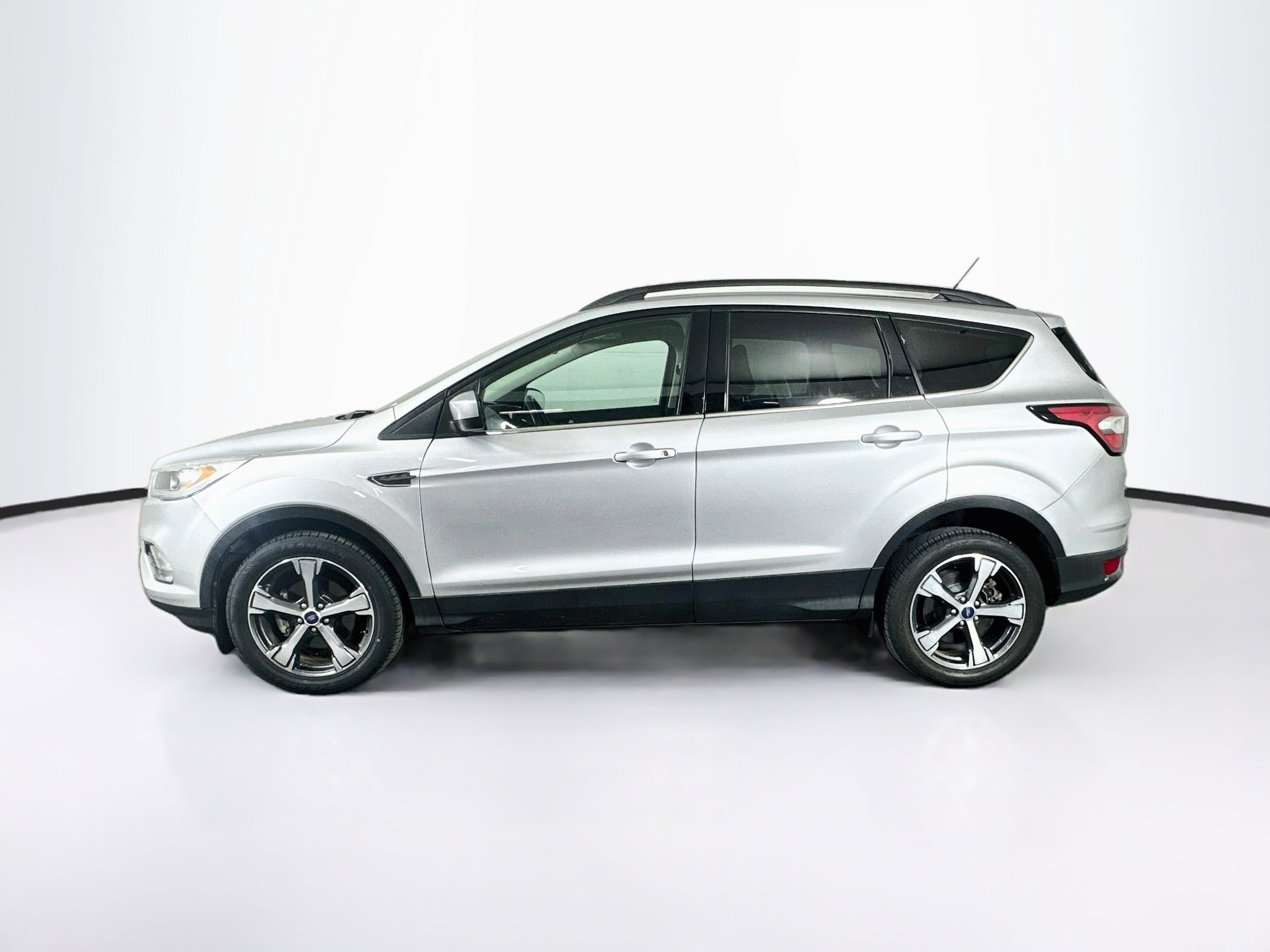 Used 2018 Ford Escape SEL w/ Ford Safe & Smart Package FWD image 4
