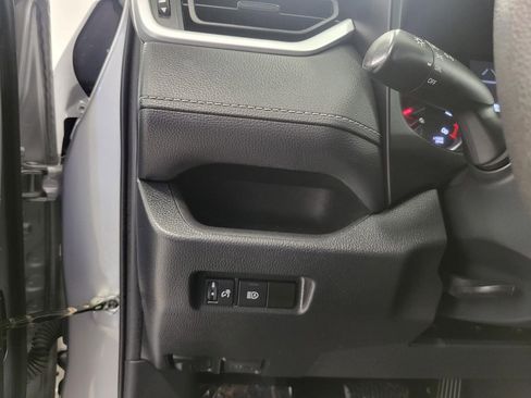 Used 2021 Toyota RAV4 LE AWD/4WD image 10