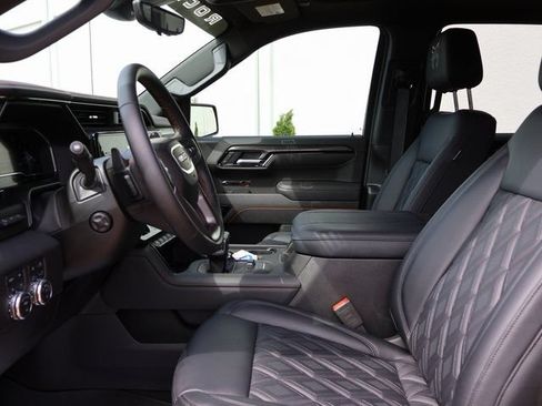New 2025 GMC Sierra 1500 AT4 w/ AT4 Premium Package AWD/4WD image 24
