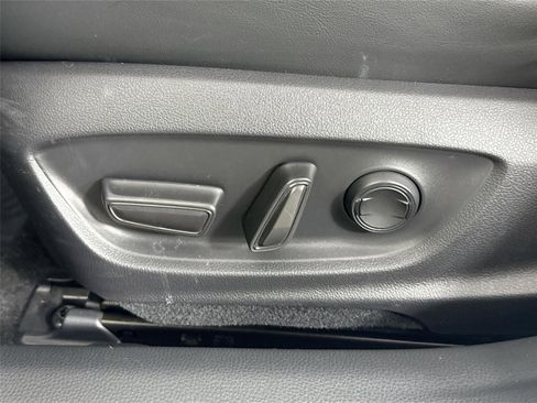 Used 2025 Toyota Prius Plug-In Hybrid image 27