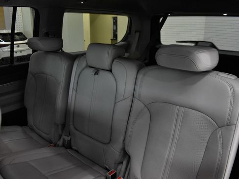 Used 2023 Jeep Wagoneer Series III w/ Preferred Equipment Group AWD/4WD image 30