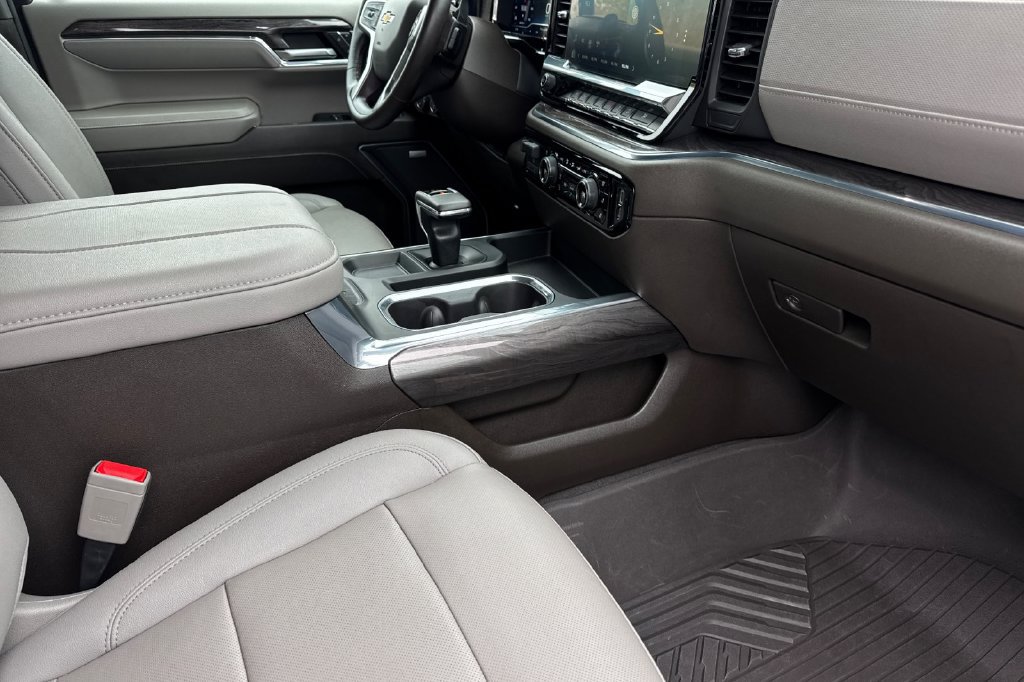 Used 2024 Chevrolet Silverado 1500 LTZ AWD/4WD image 17