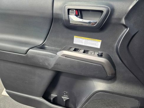 Certified 2020 Toyota Tacoma TRD Off-Road AWD/4WD image 21