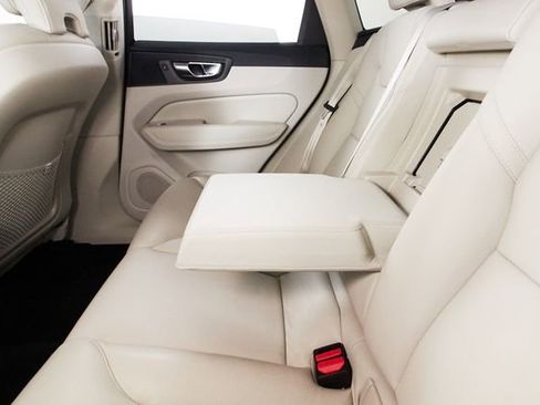 Certified 2023 Volvo XC60 B5 Plus w/ Climate Package AWD/4WD image 19