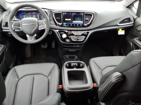 New 2026 Chrysler Voyager LX FWD image 9
