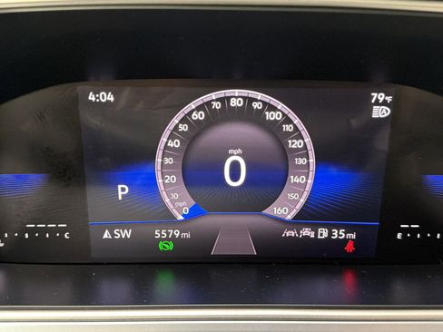 Used 2025 Volkswagen Taos SE w/ Panoramic Sunroof Package FWD image 15