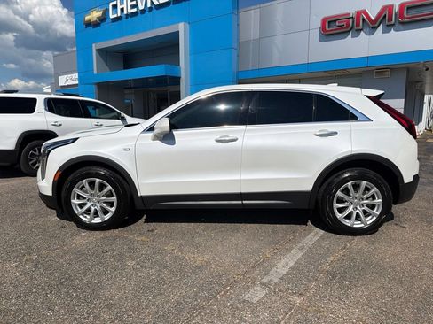 Used 2023 Cadillac XT4 Luxury FWD image 2