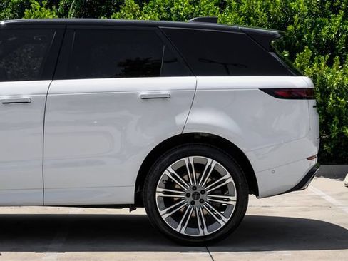 New 2026 Land Rover Range Rover Sport Dynamic SE AWD/4WD image 18