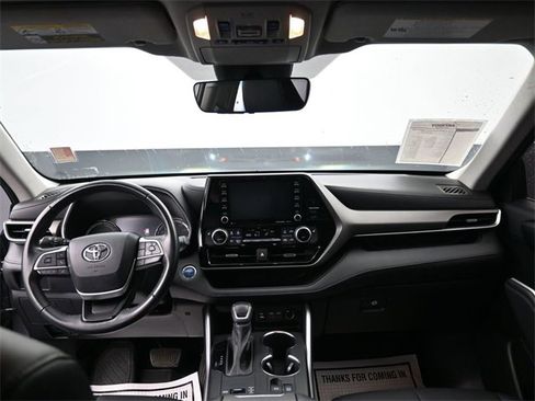 Used 2022 Toyota Highlander XLE image 24