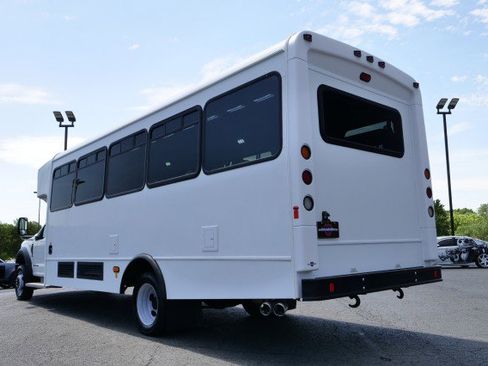 Used 2017 Ford F550 2WD Regular Cab Super Duty image 5