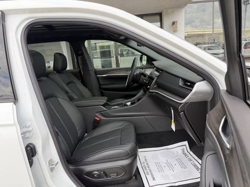 New 2026 Jeep Grand Cherokee L Limited image 24