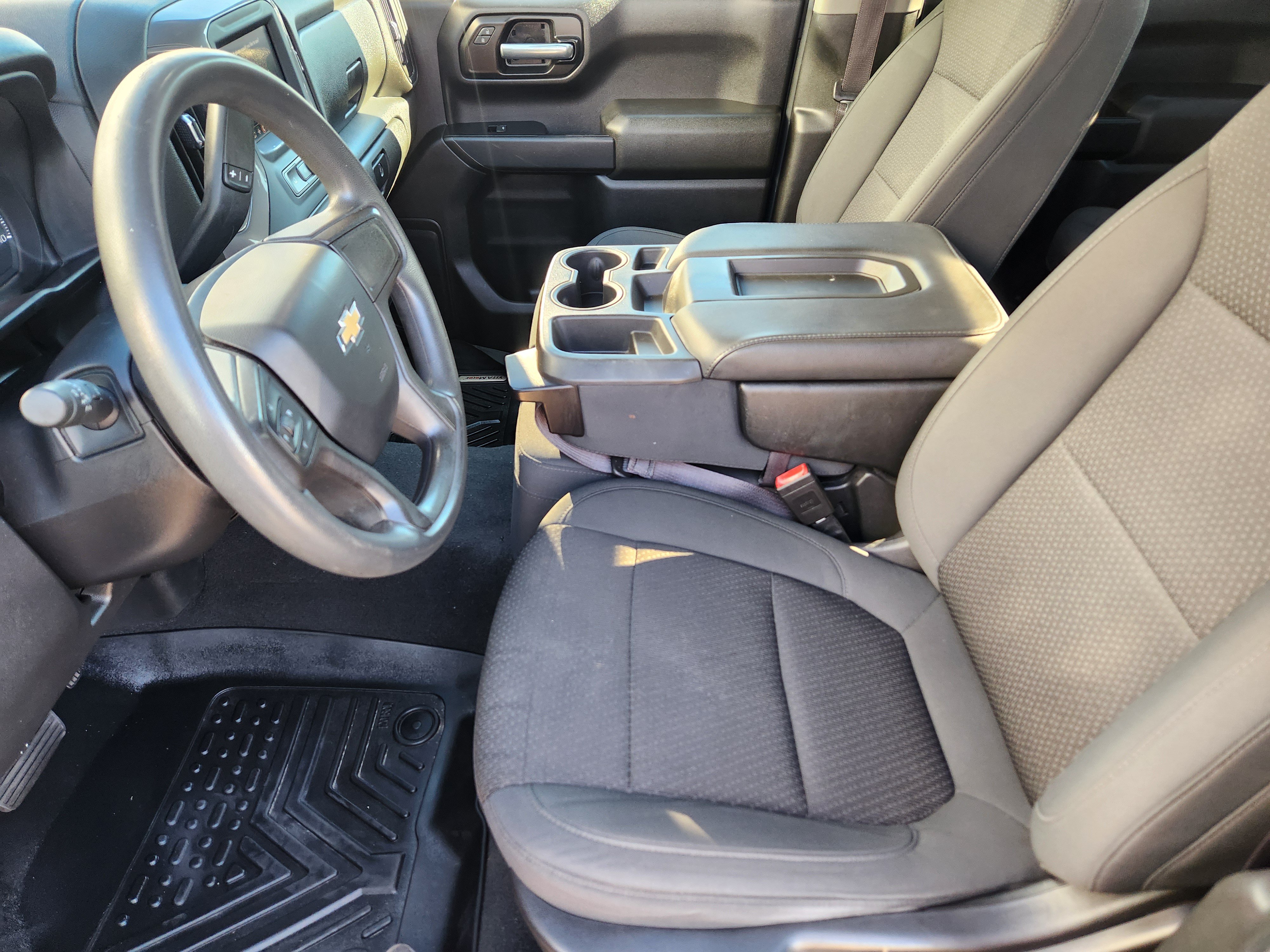 Used 2020 Chevrolet Silverado 1500 Custom w/ Custom Value Package AWD/4WD image 9