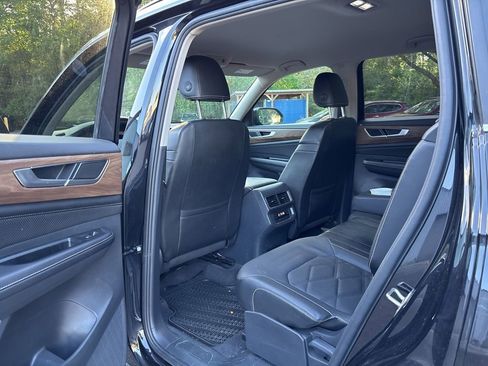 Used 2024 Volkswagen Atlas SE image 4