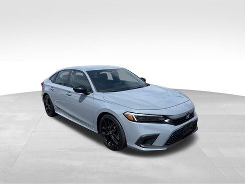 Used 2022 Honda Civic Sport image 2