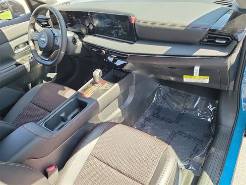 New 2025 Nissan Kicks SR image 11