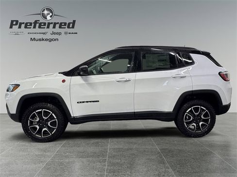 New 2026 Jeep Compass Trailhawk image 9