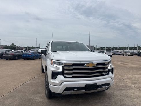 Used 2023 Chevrolet Silverado 1500 High Country w/ Technology Package AWD/4WD image 2