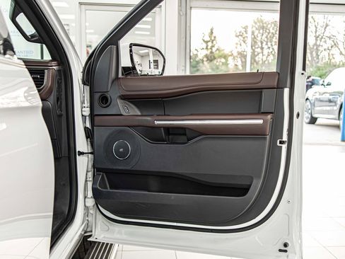 Used 2024 Ford Expedition Limited image 44