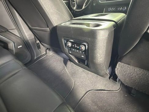 Used 2022 Chevrolet Tahoe Z71 w/ Luxury Package AWD/4WD image 32
