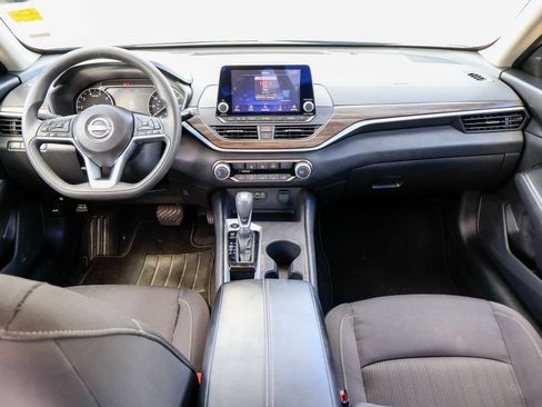 Used 2025 Nissan Altima 2.5 SV FWD image 6