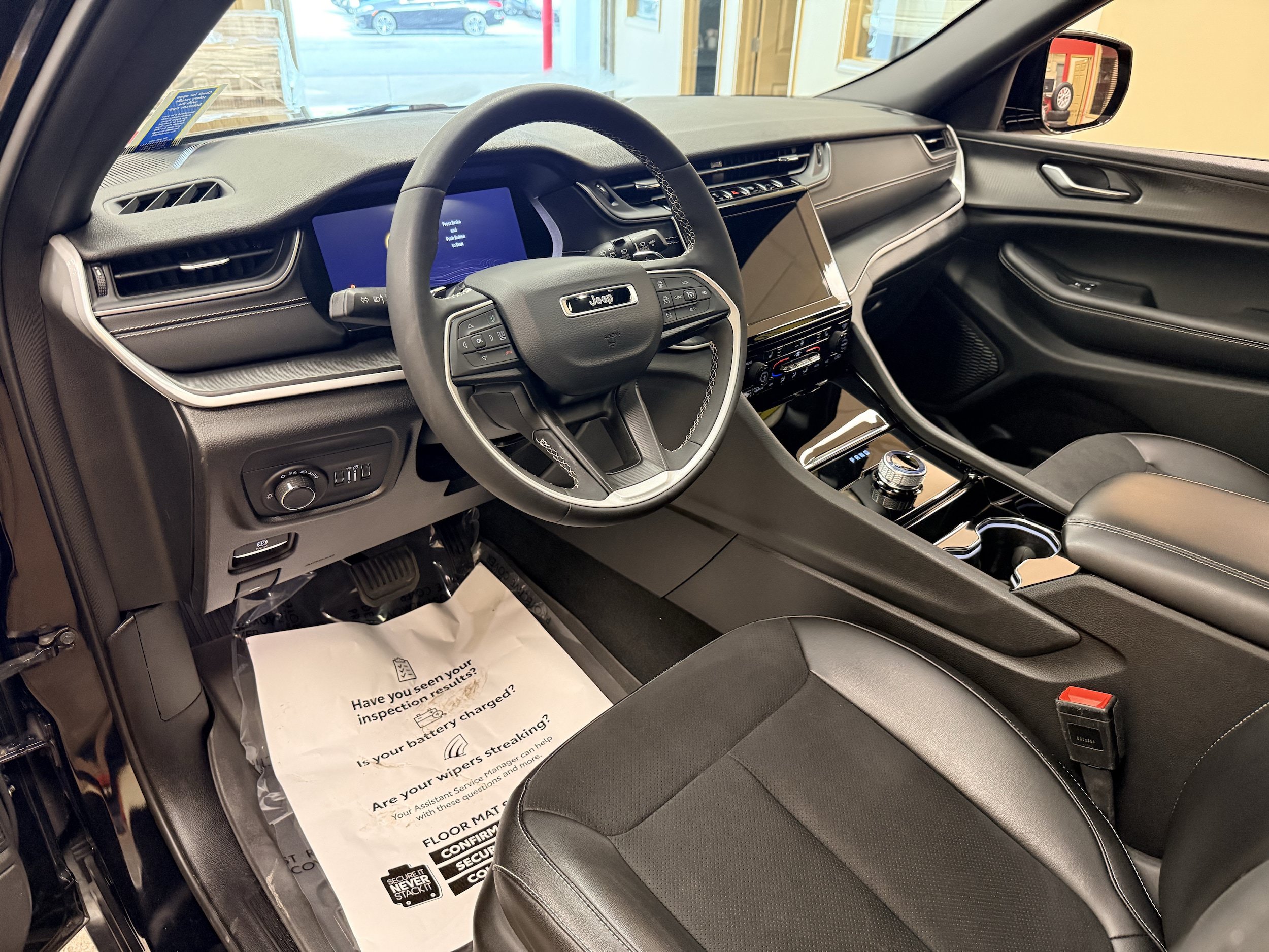 Used 2023 Jeep Grand Cherokee Altitude AWD/4WD image 8