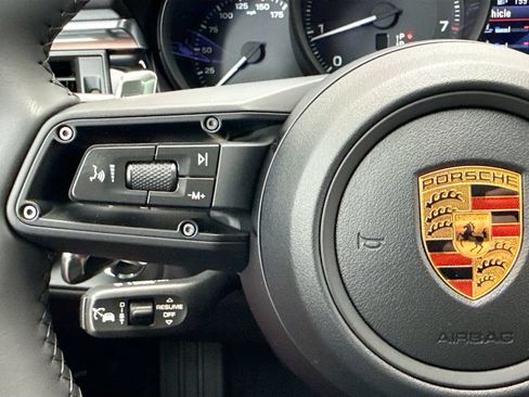 Used 2026 Porsche Macan AWD/4WD image 14