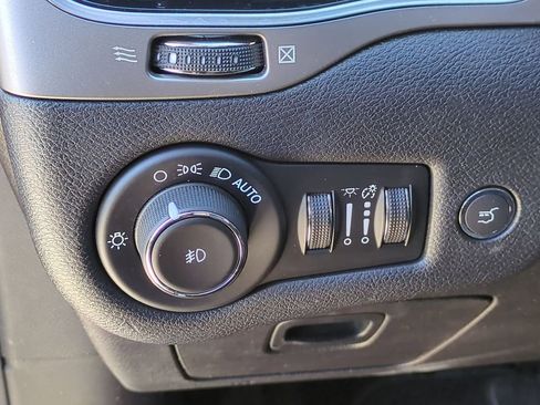 Used 2020 Jeep Cherokee High Altitude image 17