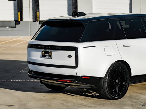 Used 2023 Land Rover Range Rover Long Wheelbase Autobiography image 14
