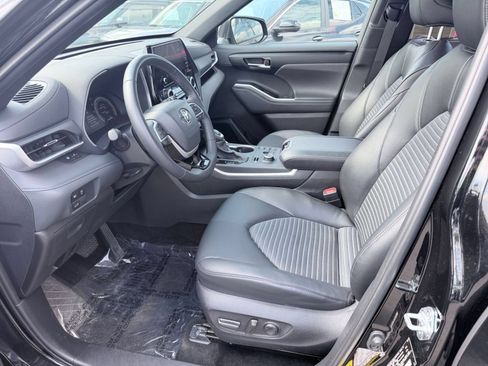 Used 2025 Toyota Highlander XSE AWD/4WD image 28