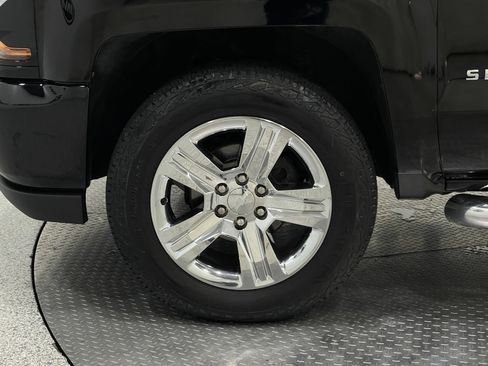 Used 2018 Chevrolet Silverado 1500 Custom w/ Custom Value Package AWD/4WD image 32